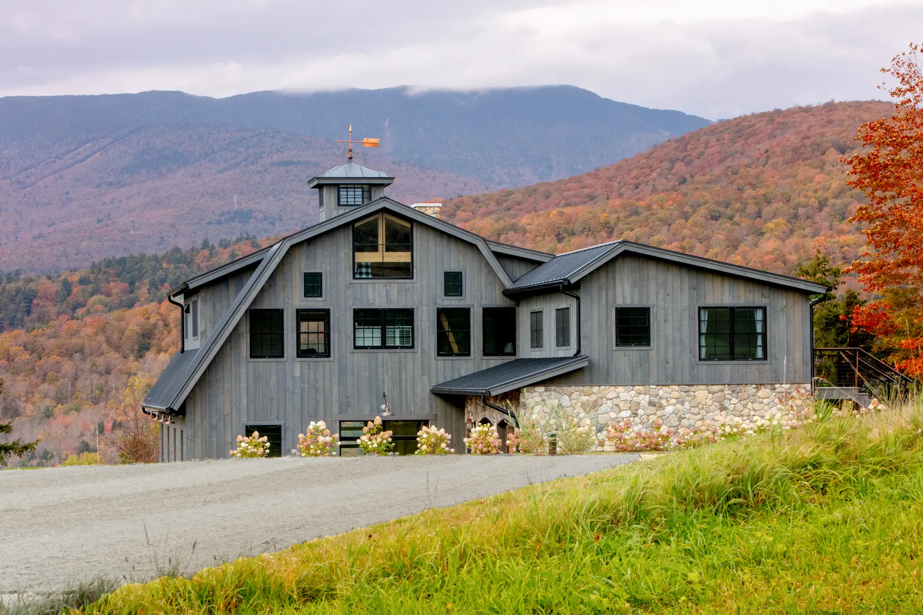 Timber Frame Barn House Exterior Front Mountain View Normerica Timber Homes