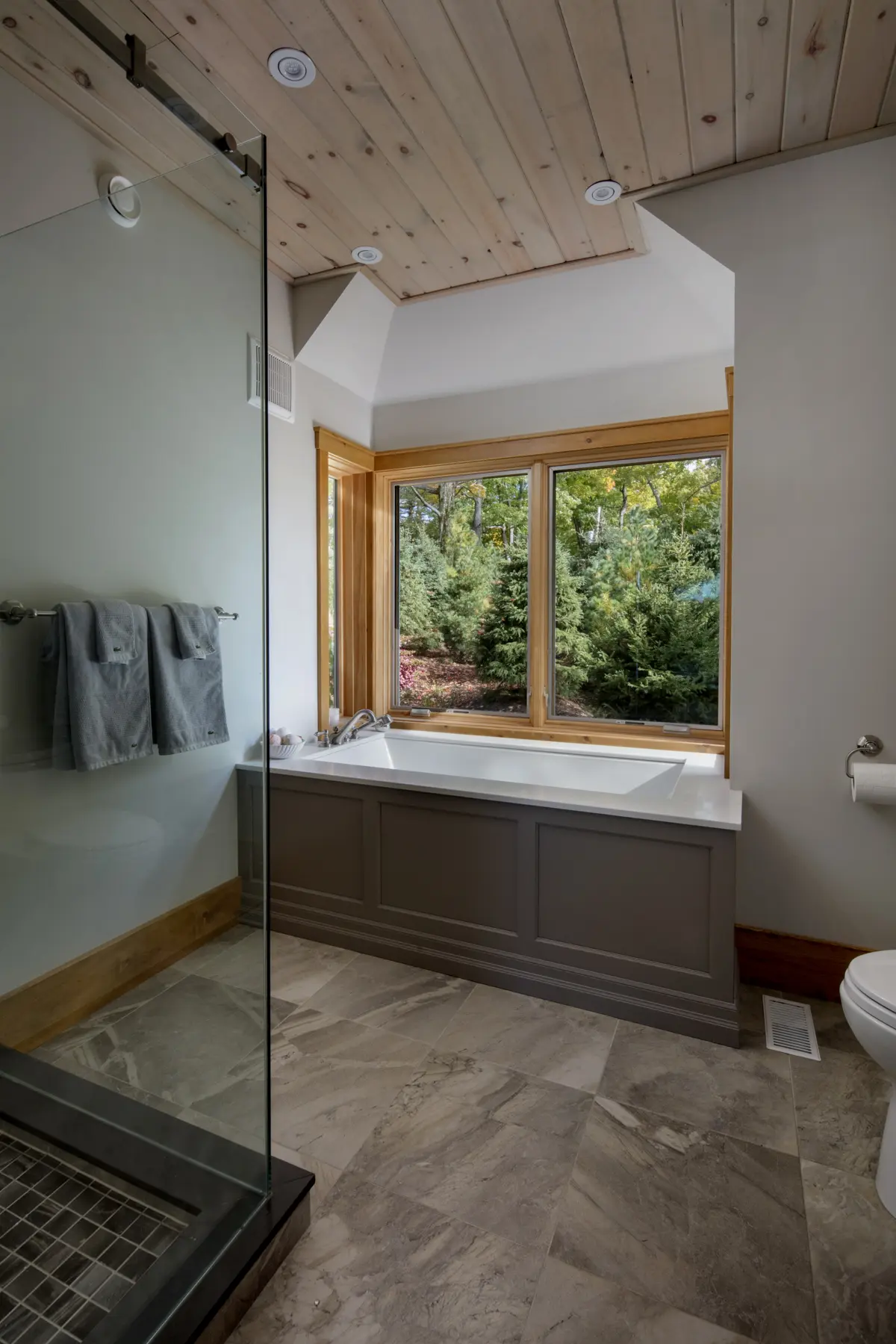 18 Normerica Timber Frame Interior Cottage Bathroom