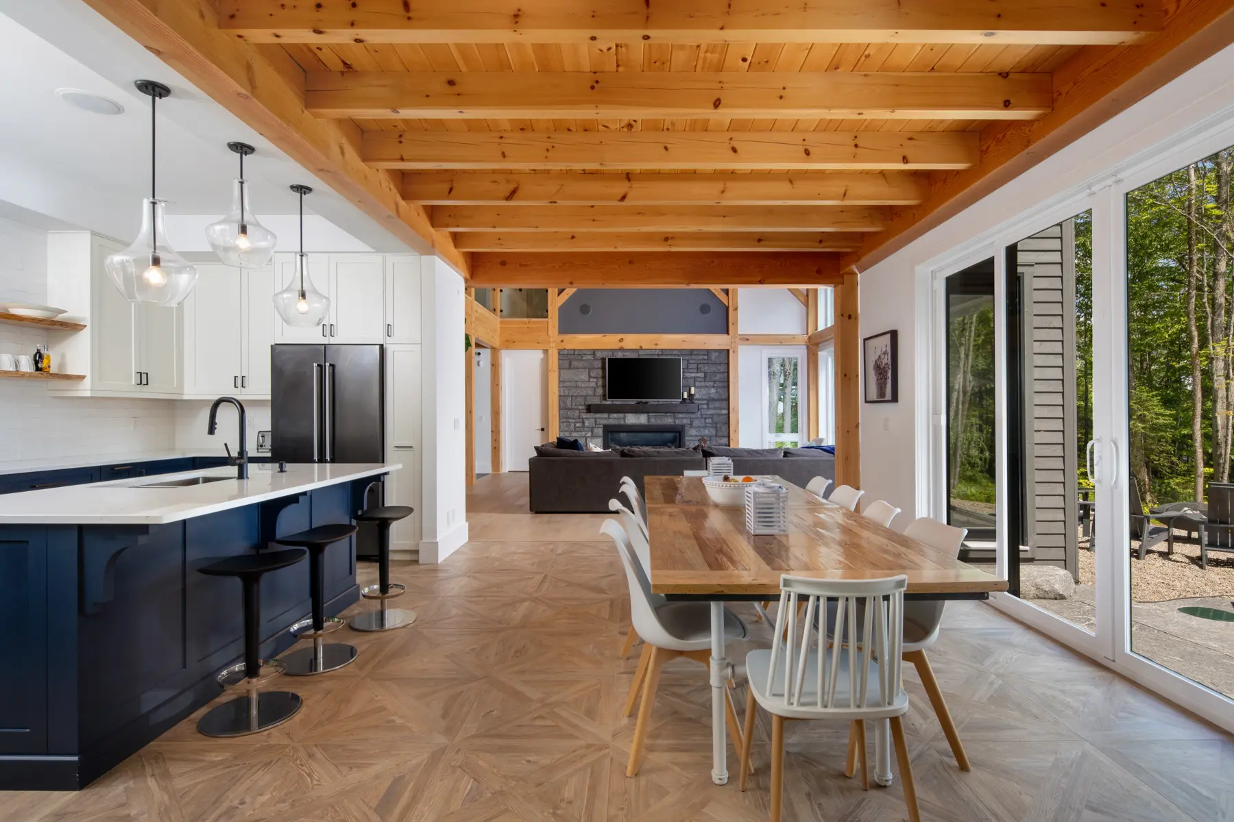 Normerica Timber Homes Timber Frame Cottage Muskoka Room Great Room Family Lakehouse Low Resolution 