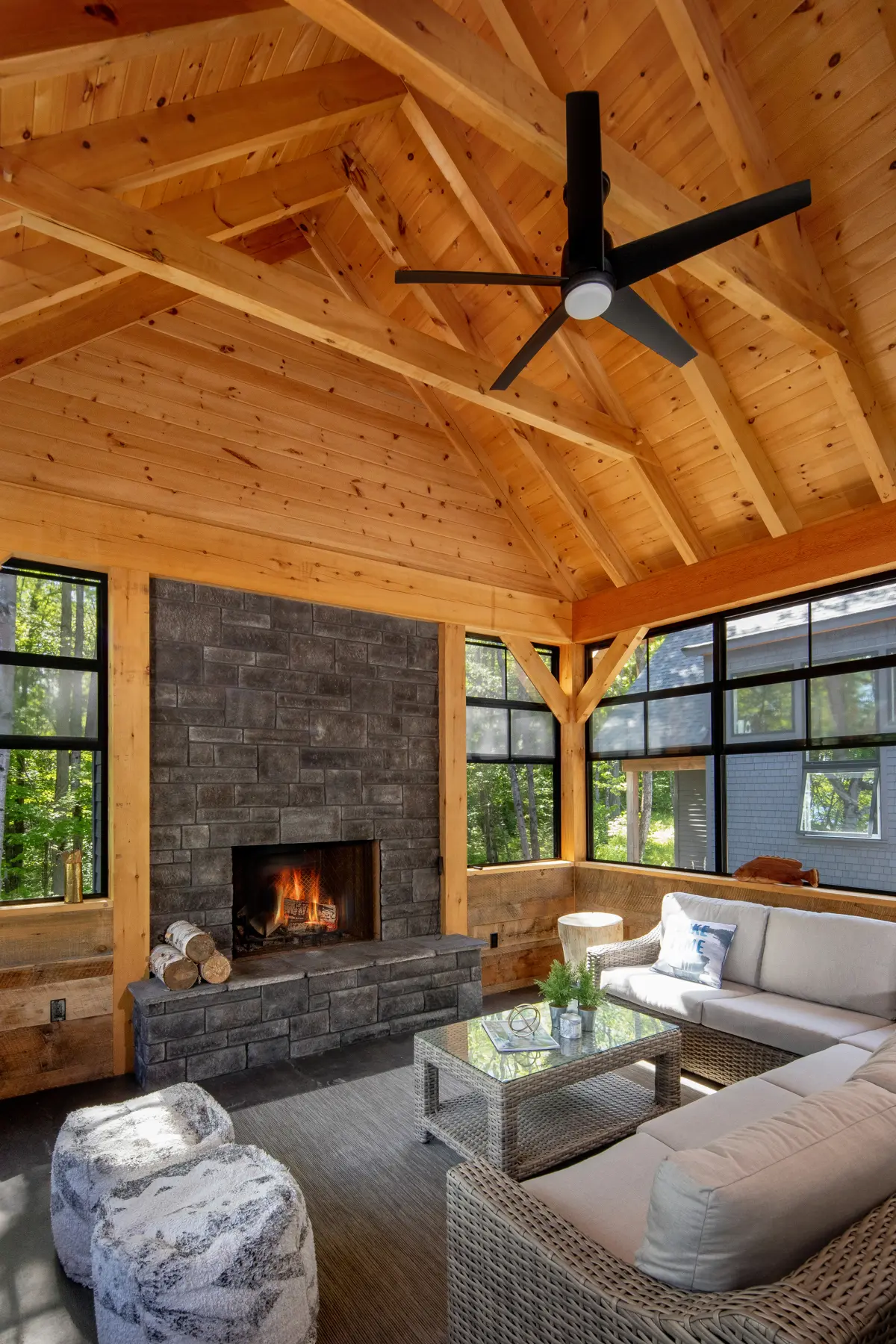 Normerica Timber Homes Timber Frame Cottage Muskoka Room Great Room Family Lakehouse Low Resolution 2