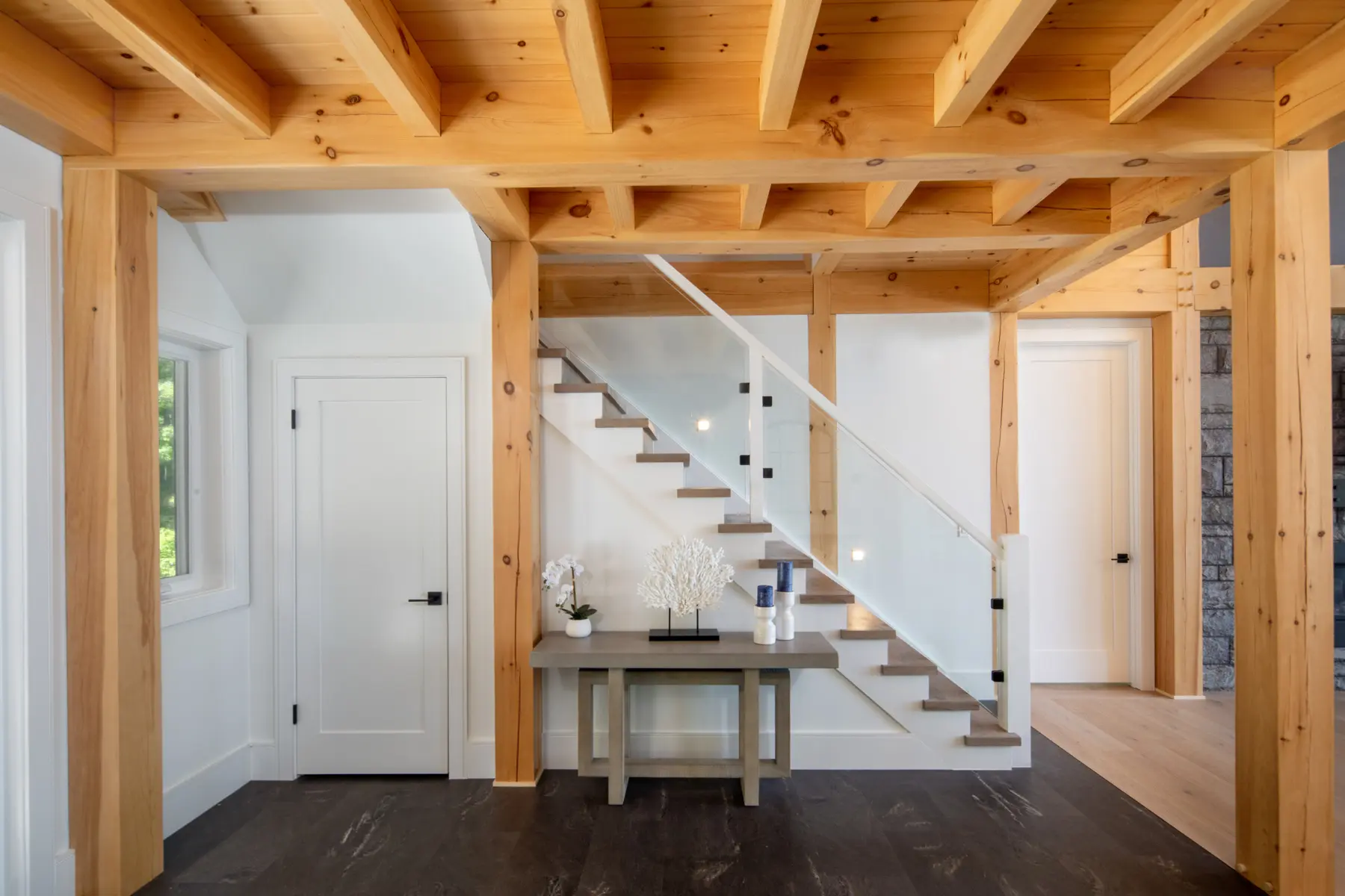 Normerica Timber Homes Timber Frame Cottage Muskoka Room Great Room Family Lakehouse Low Resolution 4968