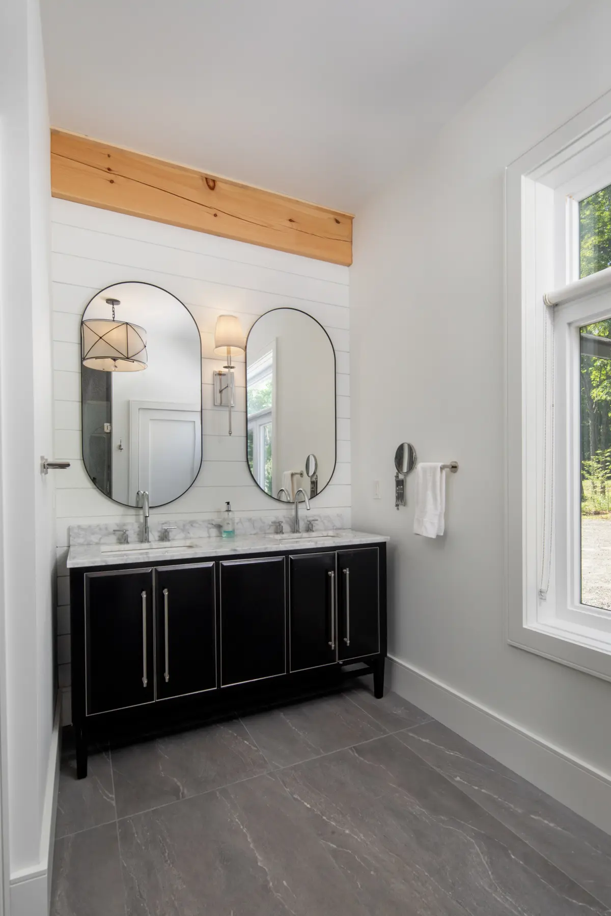 Normerica Timber Homes Timber Frame Cottage Muskoka Room Great Room Family Lakehouse Low Resolution 4992