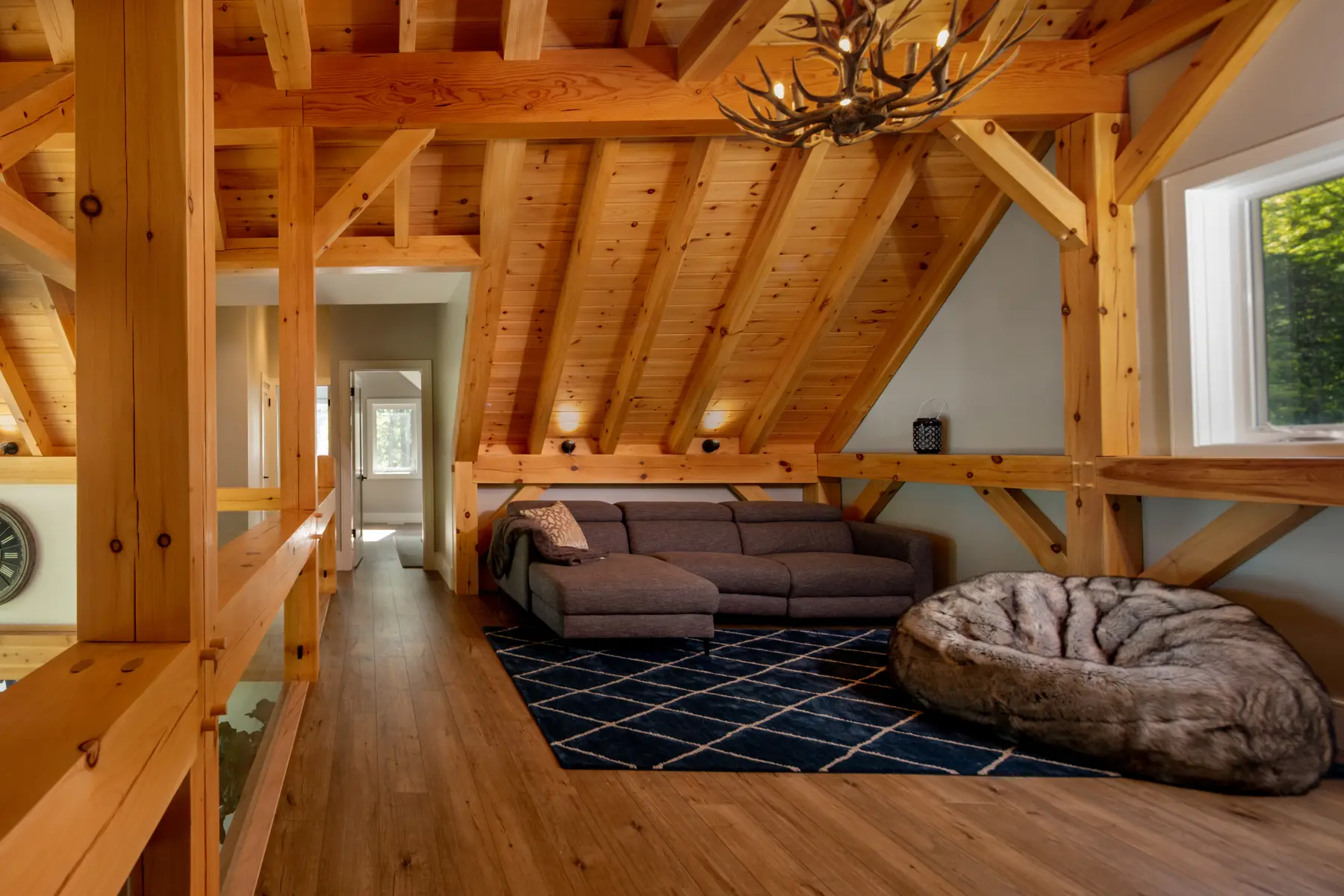 Normerica Timber Homes Timber Frame Cottage Muskoka Room Great Room Family Lakehouse Low Resolution 5070