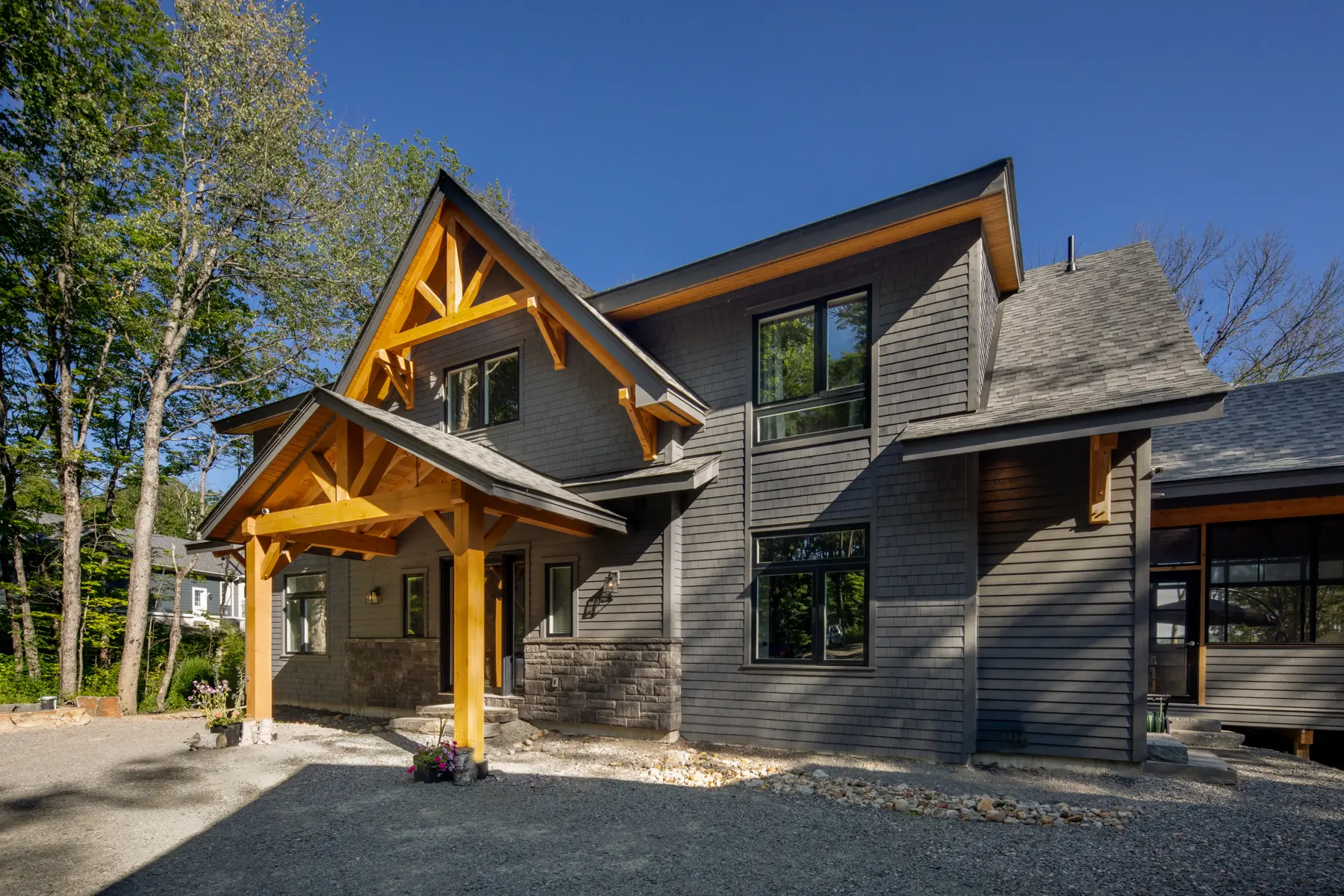 Normerica Timber Homes Timber Frame Cottage Muskoka Room Great Room Family Lakehouse Low Resolution 5097