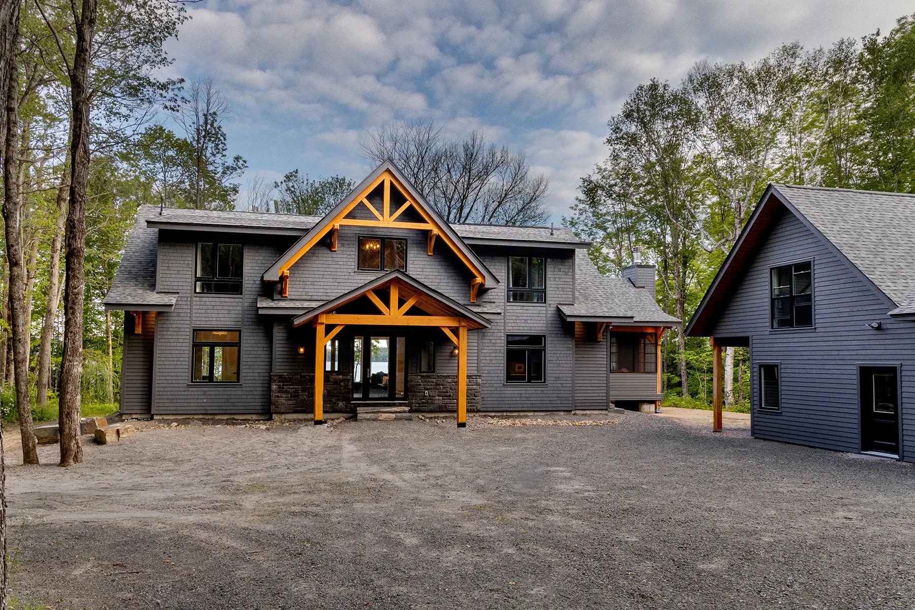 Normerica Timber Homes Timber Frame Cottage Muskoka Room Great Room Family Lakehouse Low Resolution_C81A3175_edit